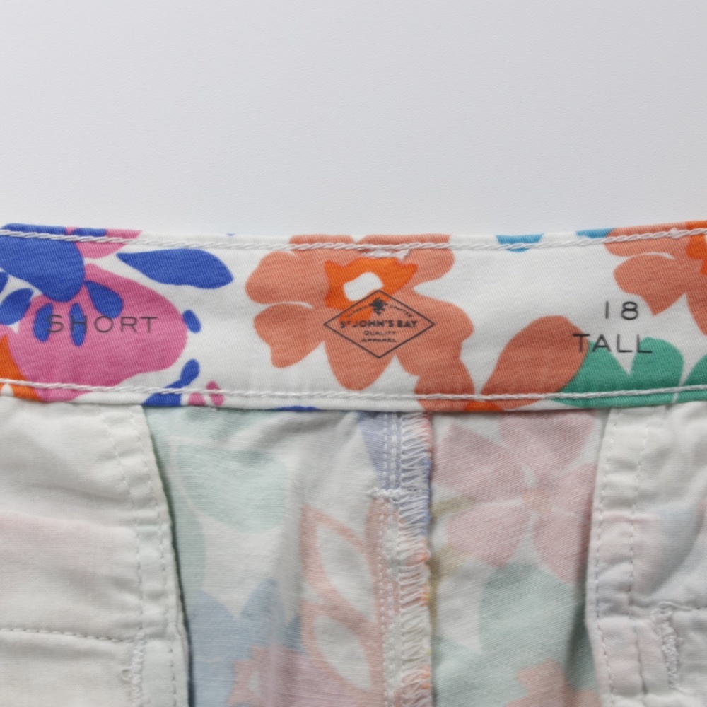 St. John's Bay Women Mid Rise Stretch Floral Chino Shorts Multicolor 18 Tall - Picture 8 of 9